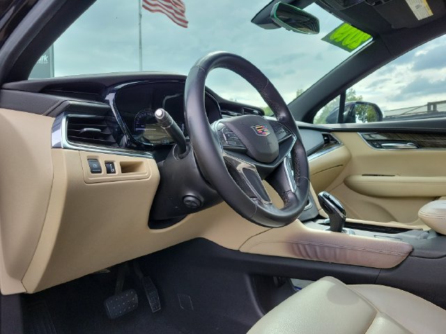 Used 2019 Cadillac XT5 FWD image 6