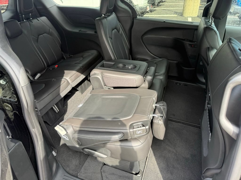 New 2026 Chrysler Pacifica Select FWD image 53