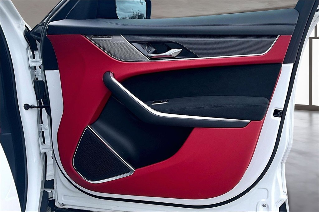 Used 2024 Jaguar F-PACE SVR image 19