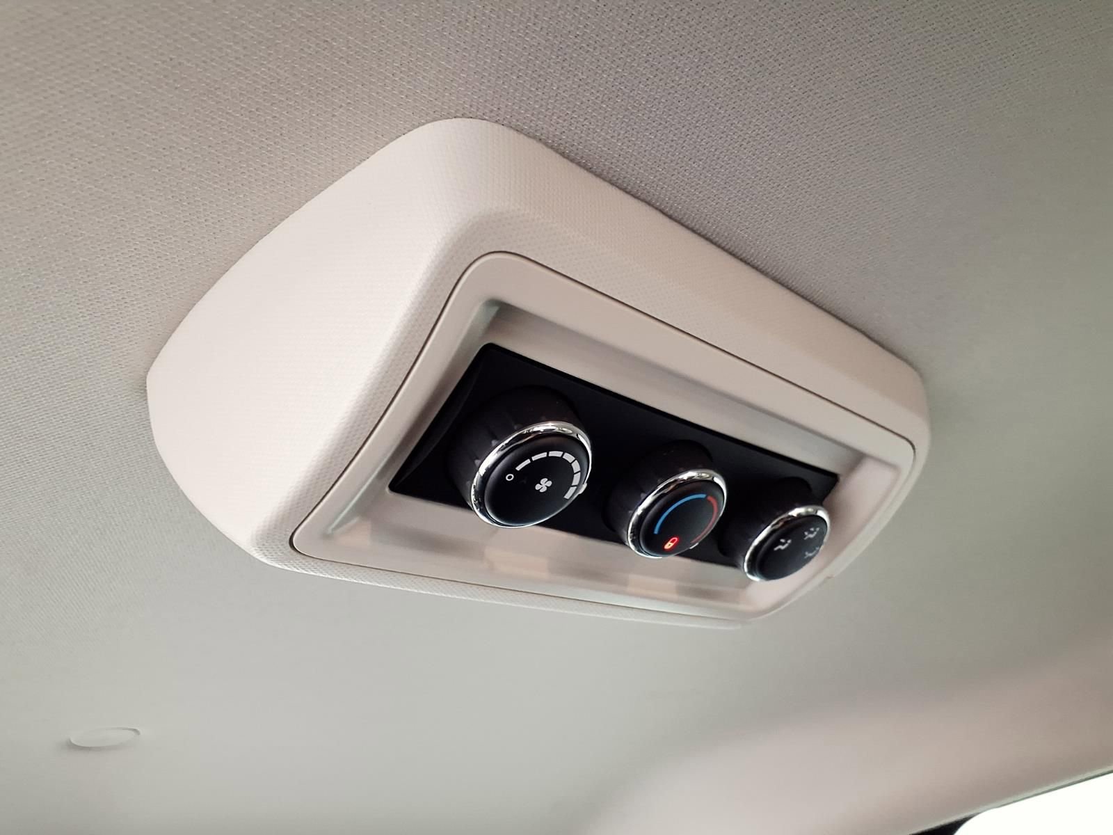 Used 2020 Dodge Grand Caravan SE image 14