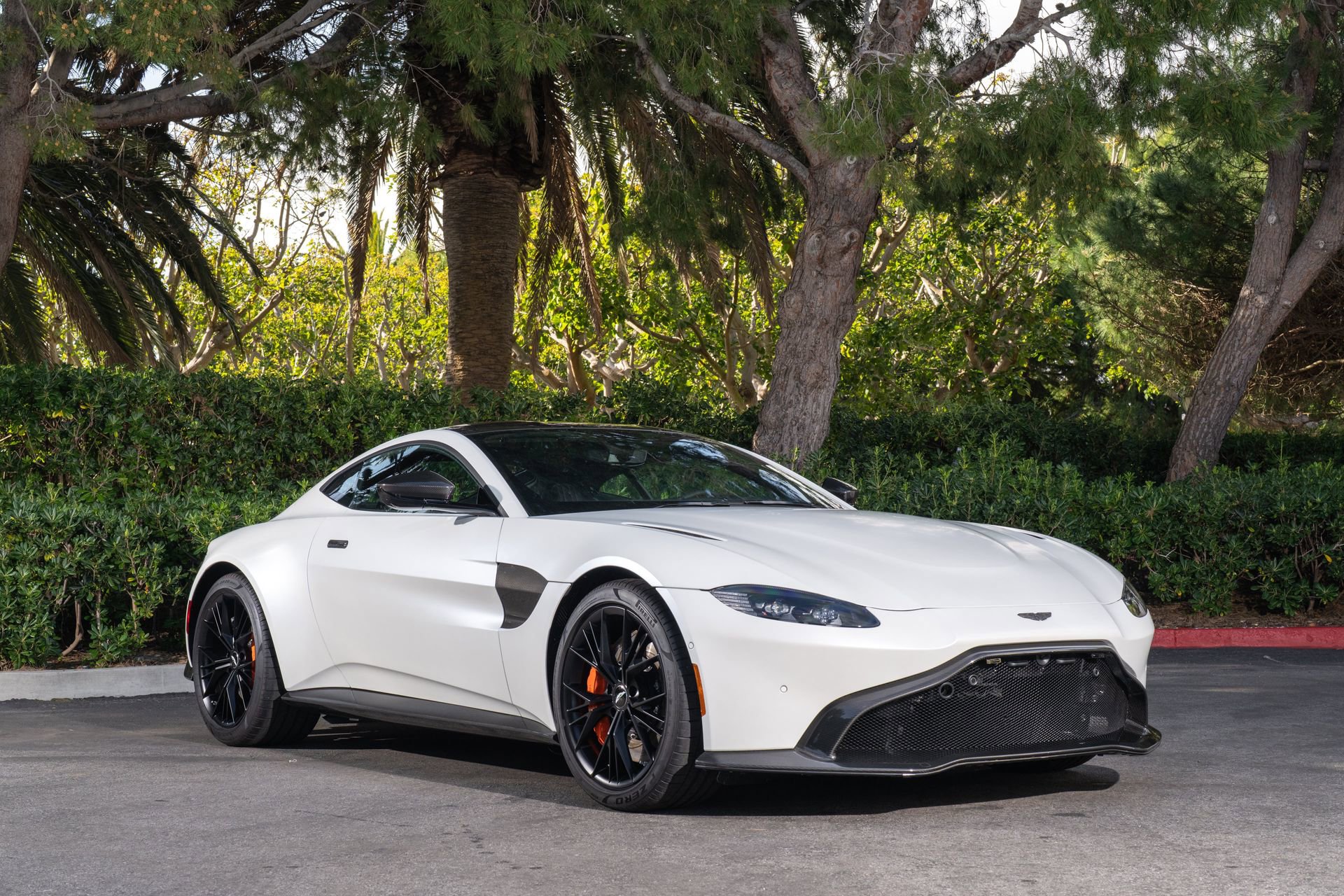 Used 2021 Aston Martin V8 Vantage Coupe RWD image 39