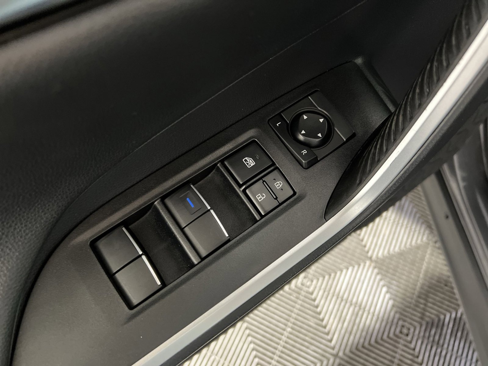 Used 2021 Toyota RAV4 Limited w/ Limited Grade Weather Package image 15