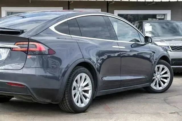 Used 2018 Tesla Model X 100D image 17