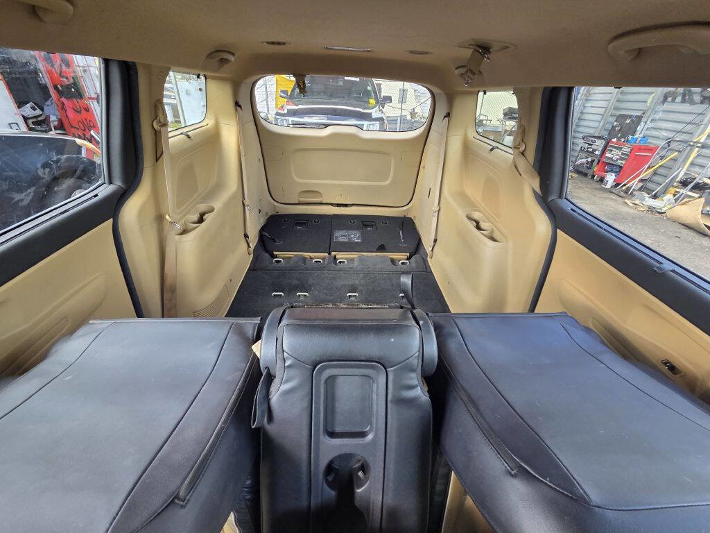 Used 2017 Kia Sedona LX w/ LX Essentials Premium Package image 24