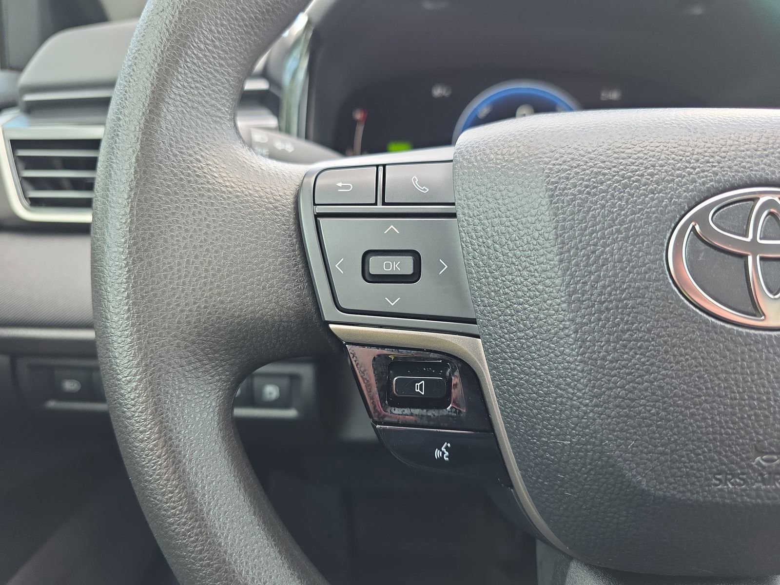 Used 2025 Toyota Camry LE image 16