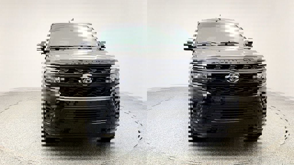 Used 2023 Ford Expedition Limited image 2