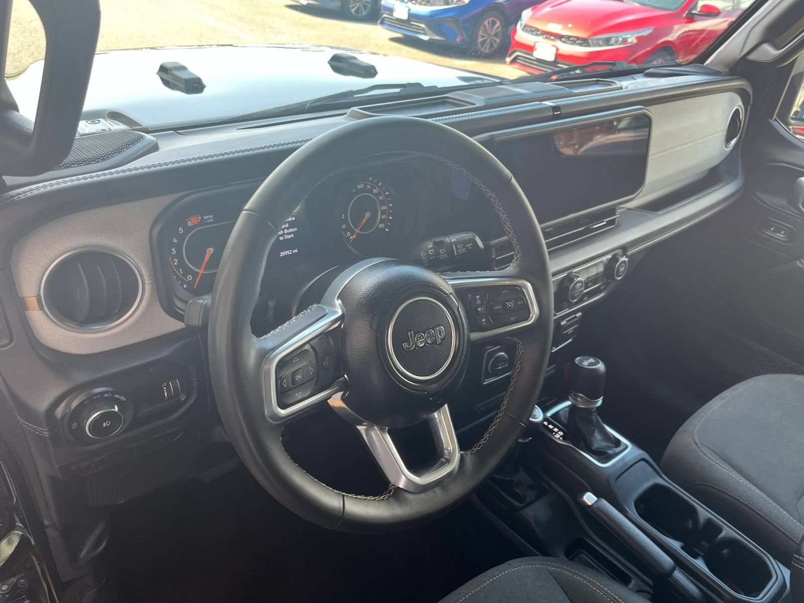 Used 2025 Jeep Wrangler Unlimited Sahara AWD/4WD image 32