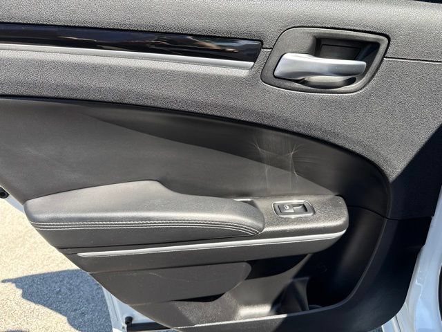 Used 2019 Chrysler 300 S RWD image 46