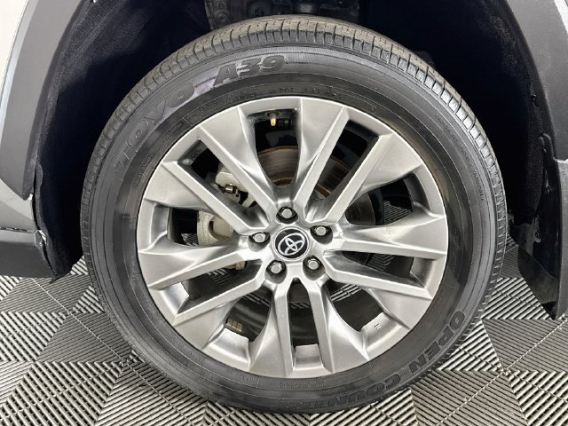 Used 2022 Toyota RAV4 Limited FWD image 35