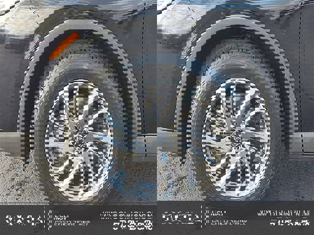 Certified 2022 Lincoln Corsair AWD w/ Equipment Group 101A image 8