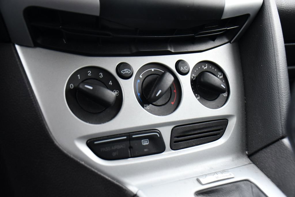 Used 2013 Ford Focus SE FWD image 27