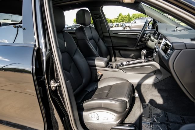 Used 2025 Porsche Macan AWD/4WD image 43