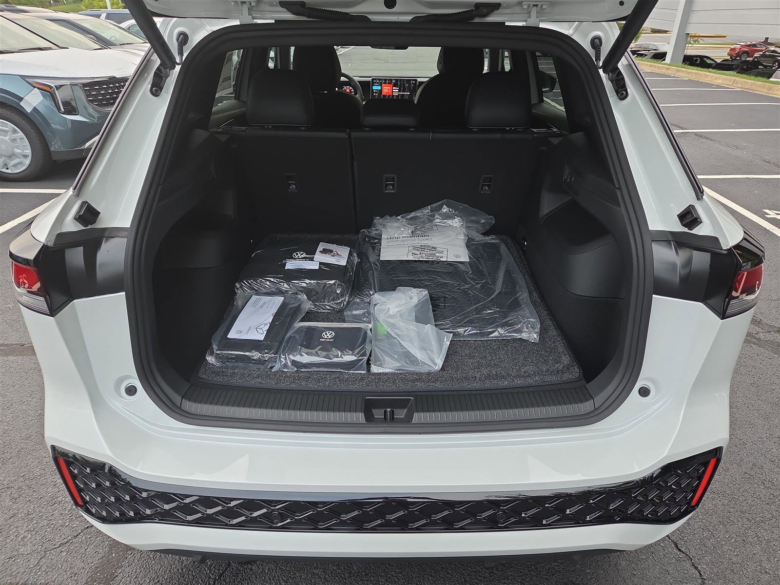 New 2025 Volkswagen Tiguan SE R-Line image 29