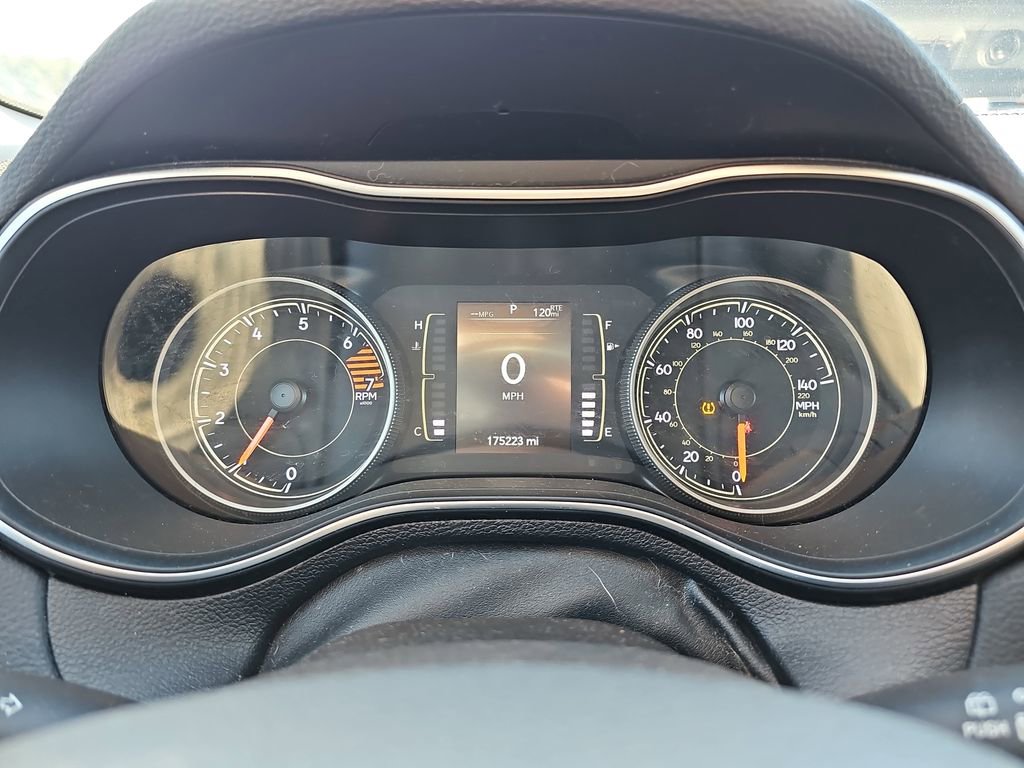 Used 2019 Jeep Cherokee Latitude Plus w/ Comfort/Convenience Group image 23