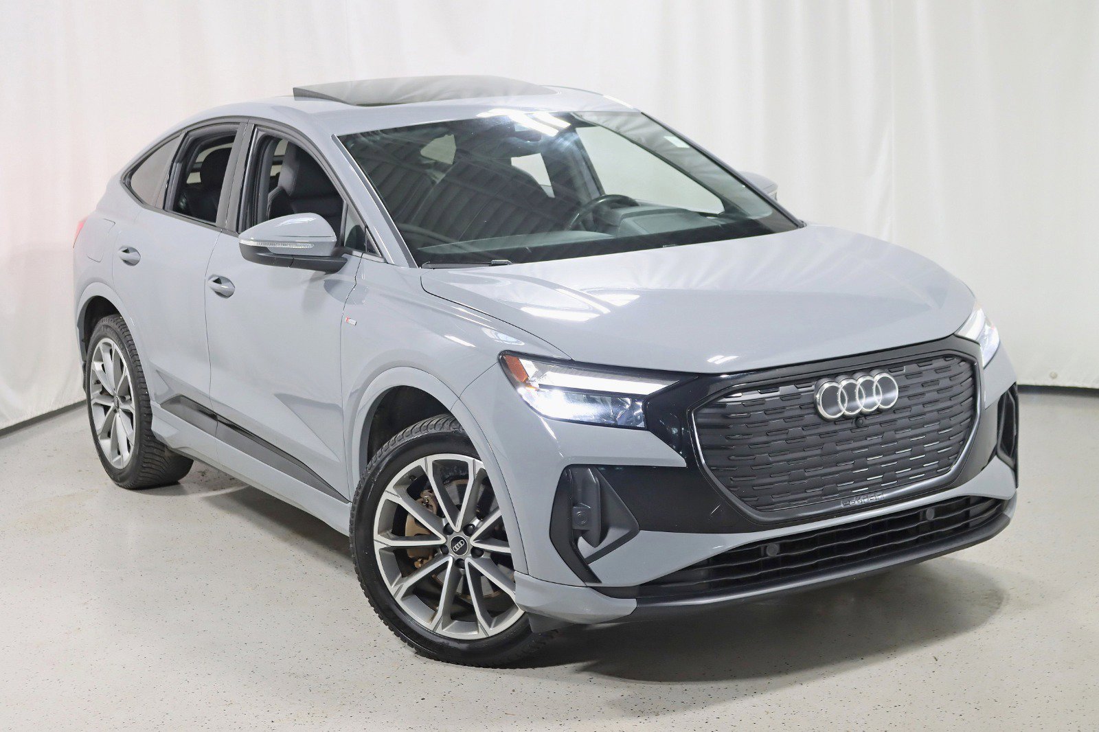 Used 2022 Audi Q4 e-tron Premium Plus image 6