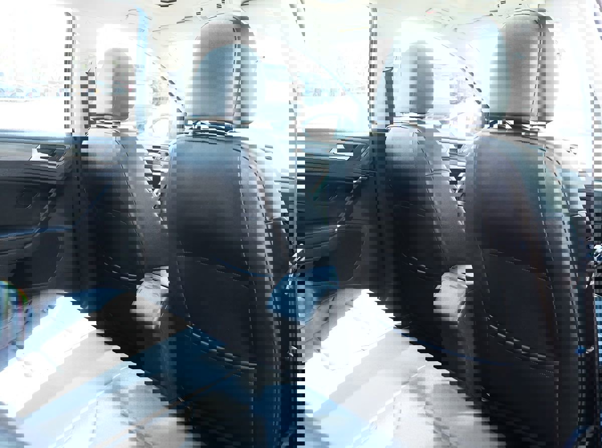 Used 2018 Volkswagen Golf SE image 28