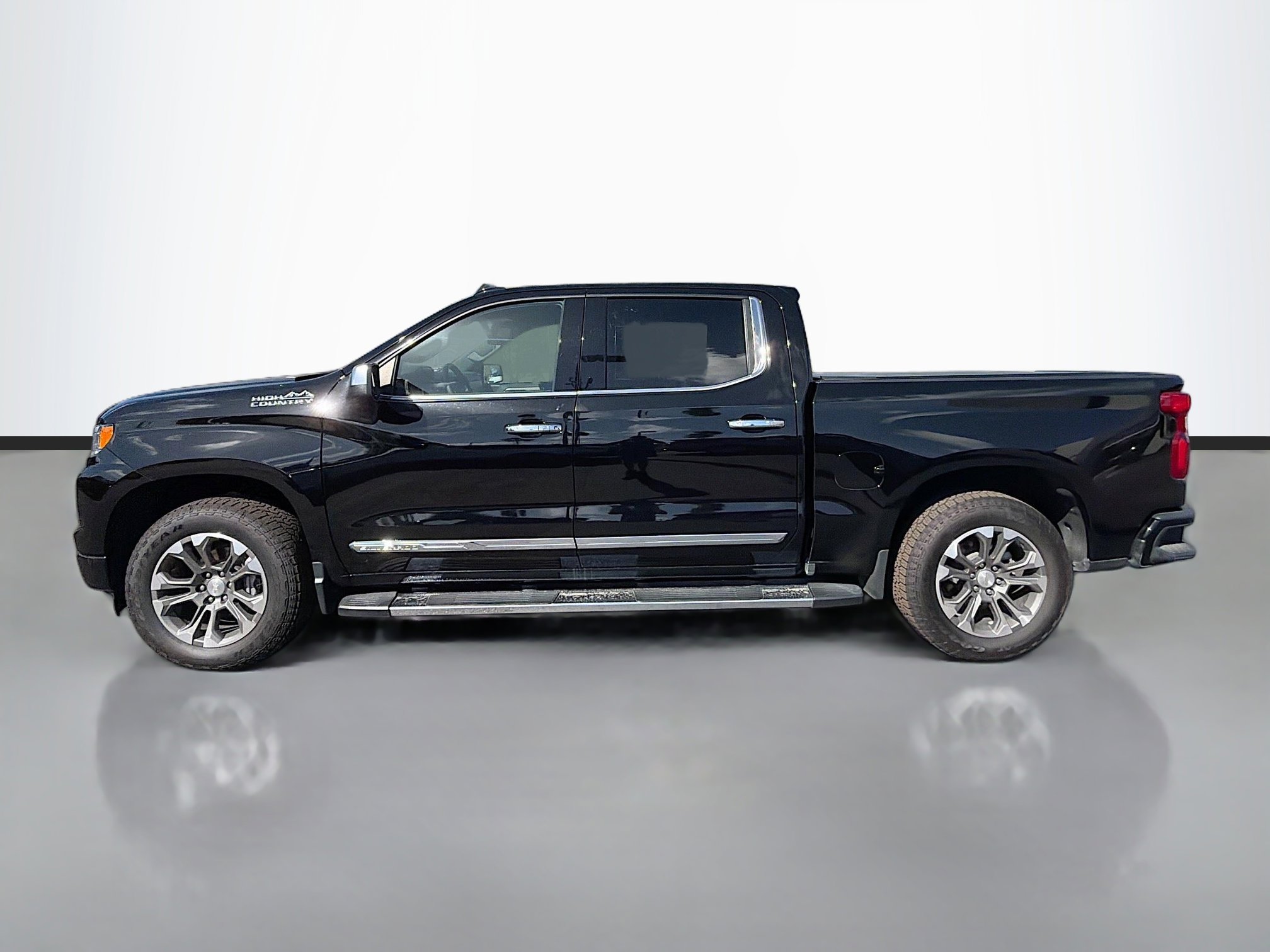 Used 2024 Chevrolet Silverado 1500 High Country image 2