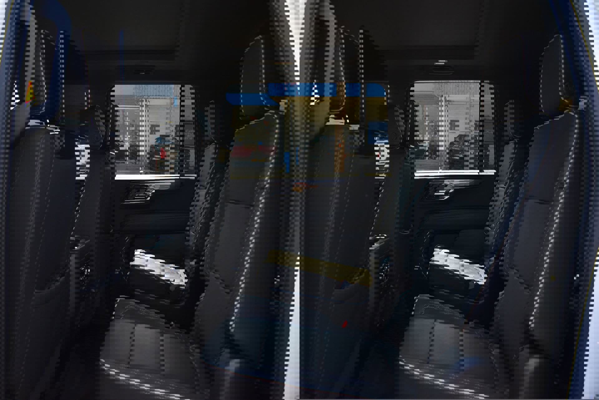 Used 2025 GMC Yukon XL Elevation w/ Elevation Premium Package AWD/4WD image 17