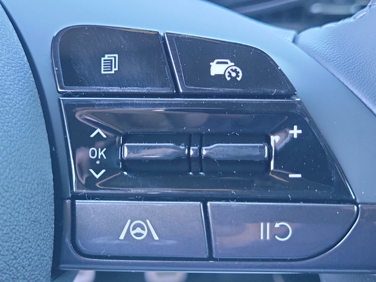 New 2026 Hyundai Elantra SEL Sport FWD image 9