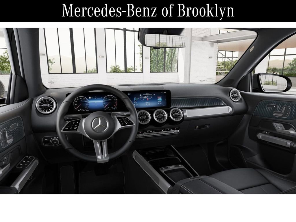 Used 2025 Mercedes-Benz GLB 250 4MATIC image 3