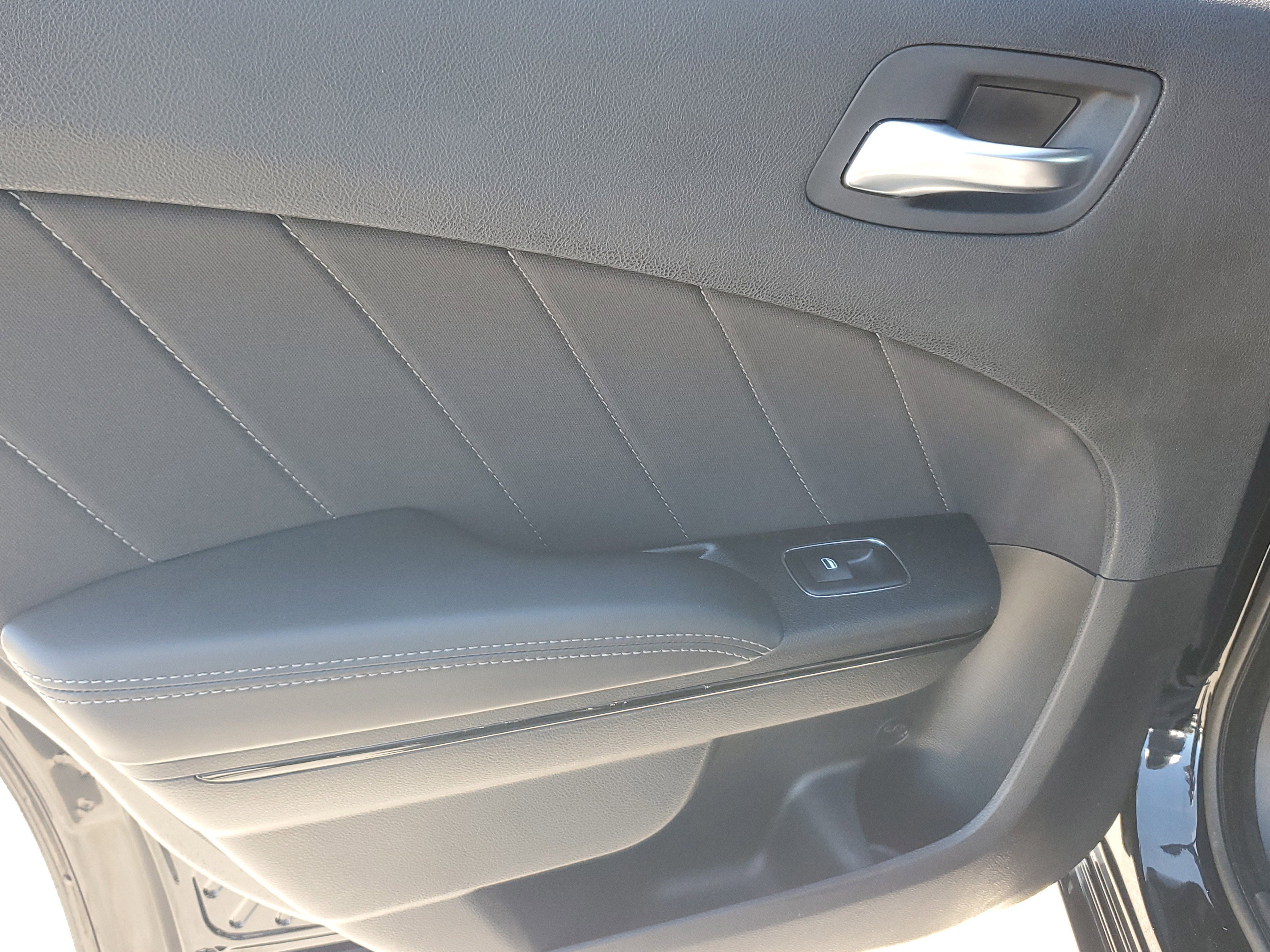 Used 2022 Dodge Charger SXT w/ Blacktop Package image 26