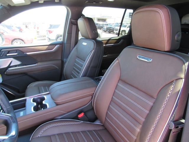 New 2026 GMC Acadia Denali Ultimate w/ LPO, Floor Liner Package AWD/4WD image 12