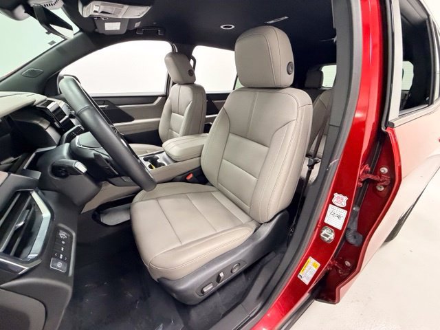 Certified 2026 GMC Acadia Elevation w/ Elevation Premium Package AWD/4WD image 7
