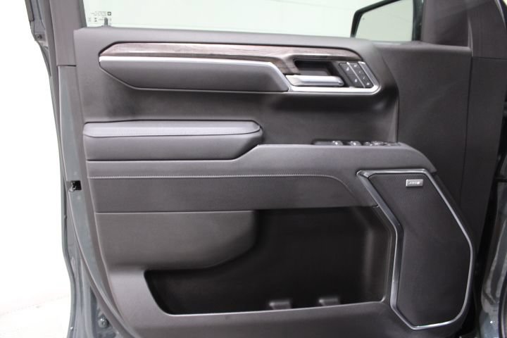 Used 2025 Chevrolet Silverado 1500 LTZ AWD/4WD image 18