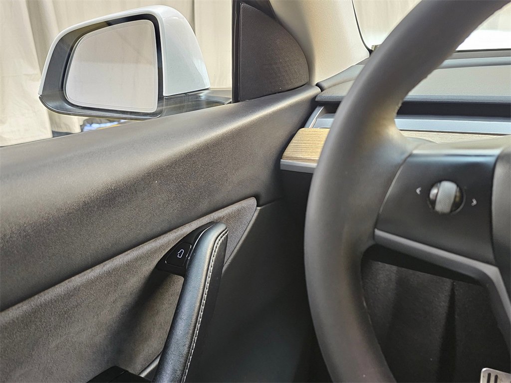 Used 2021 Tesla Model Y Long Range image 29