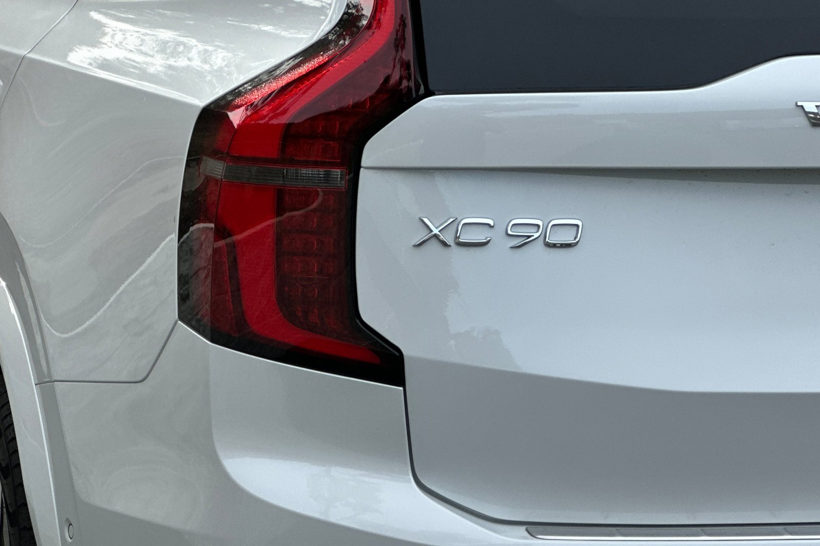 New 2026 Volvo XC90 T8 Plus w/ Protection Package AWD/4WD image 7