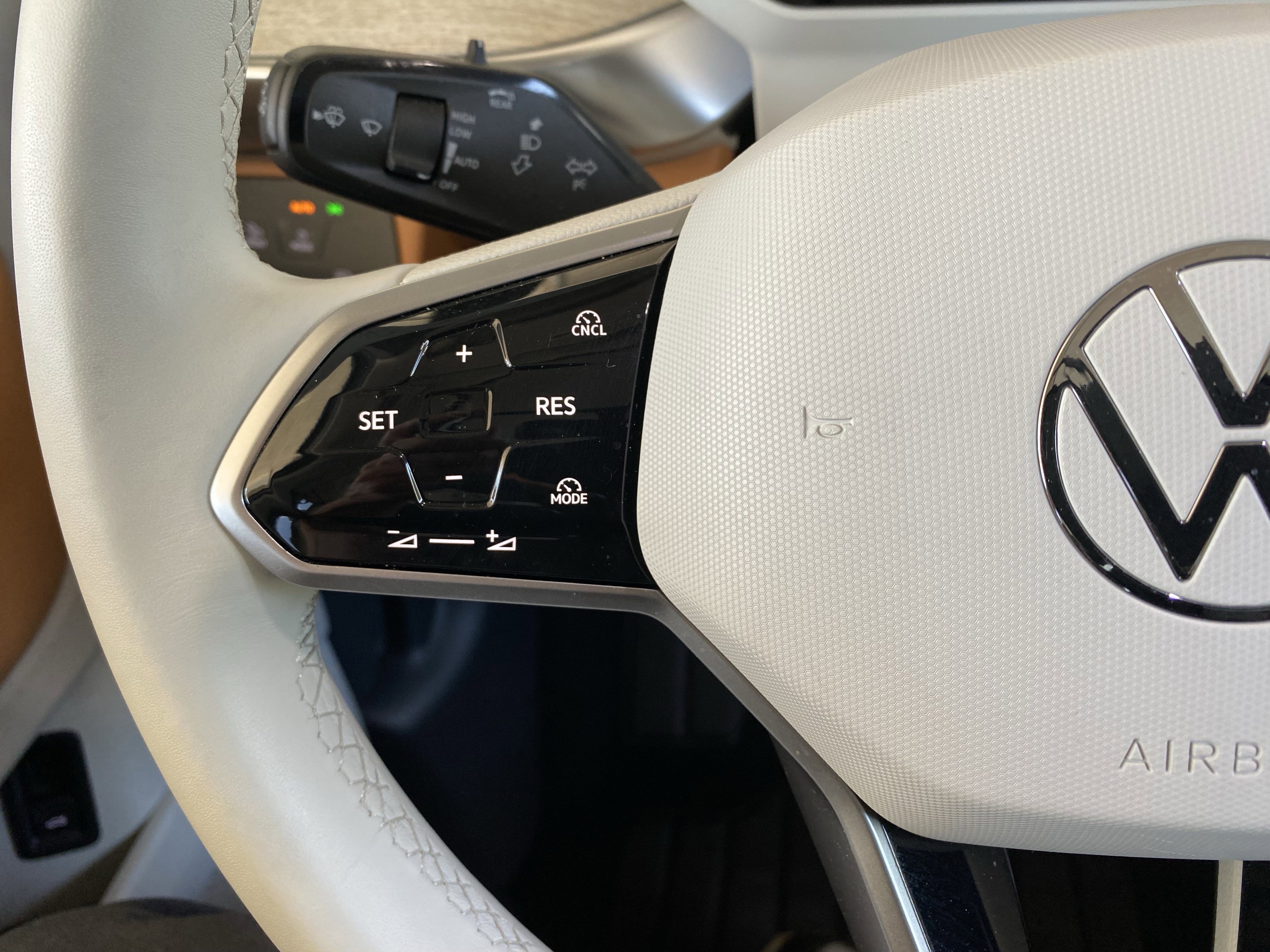 Used 2025 Volkswagen ID. Buzz 1st Edition image 6