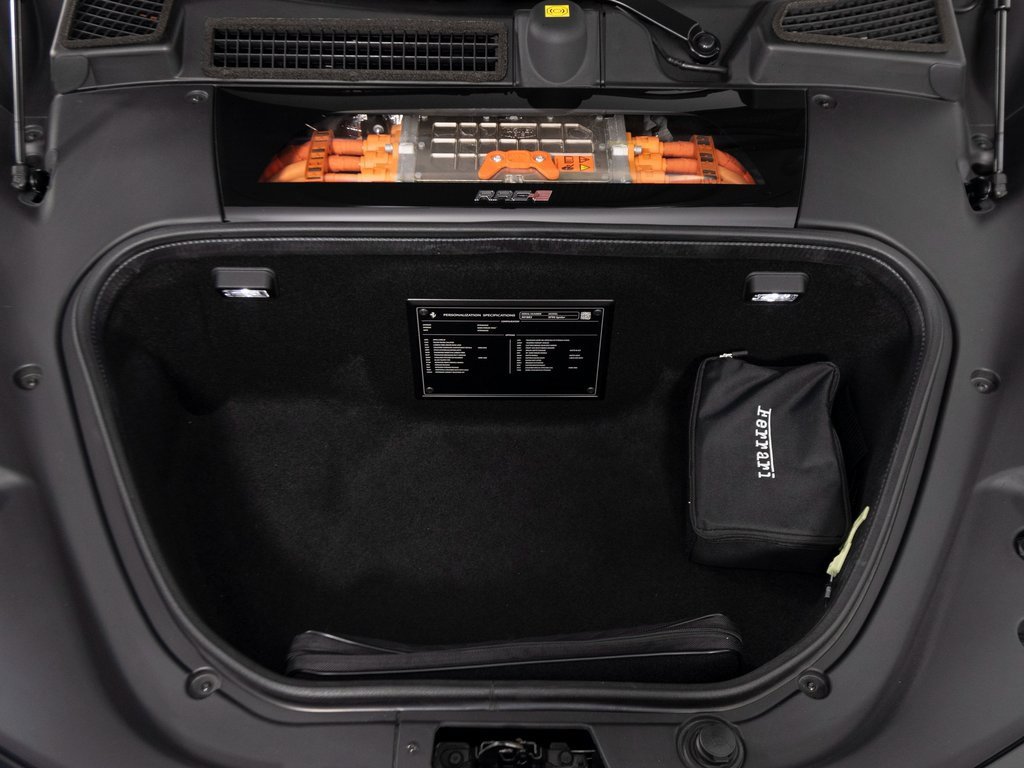 Used 2024 Ferrari SF90 Spider image 34