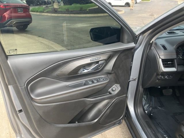 Used 2021 GMC Terrain SLT w/ Elevation Edition image 9