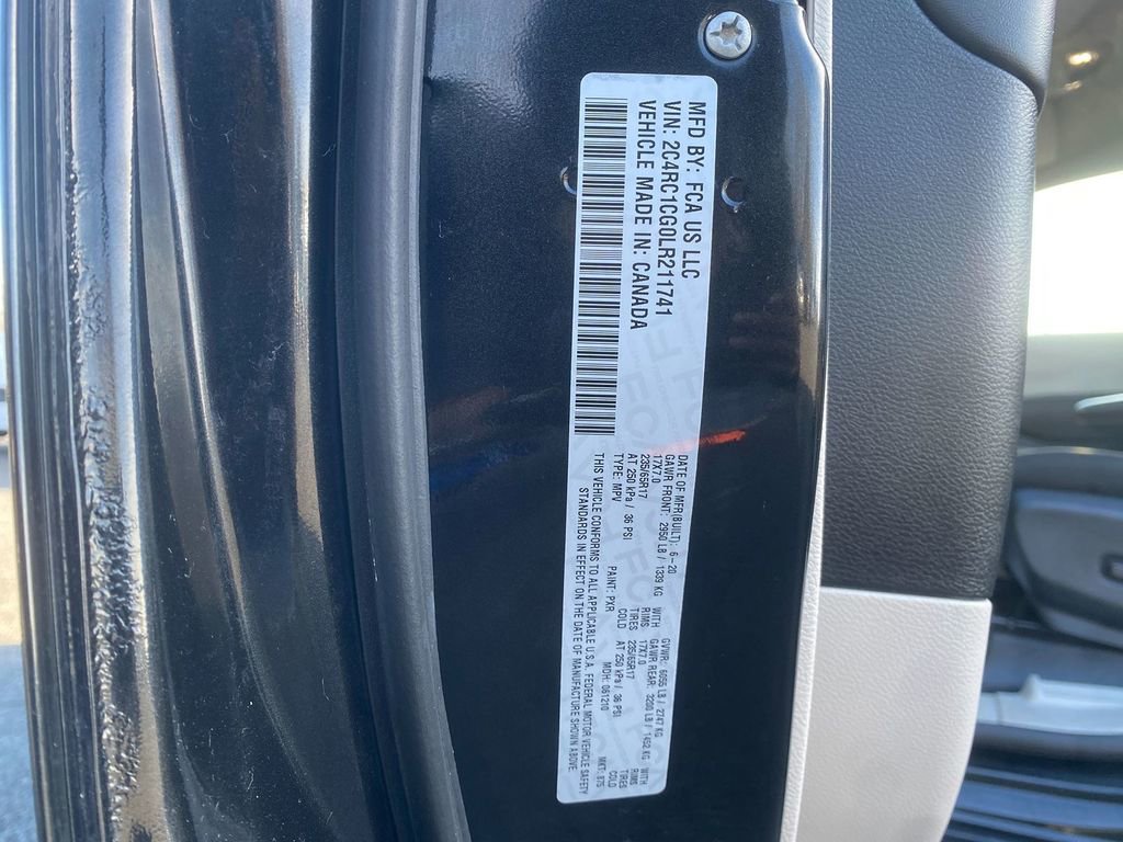 Used 2020 Chrysler Voyager LX image 33