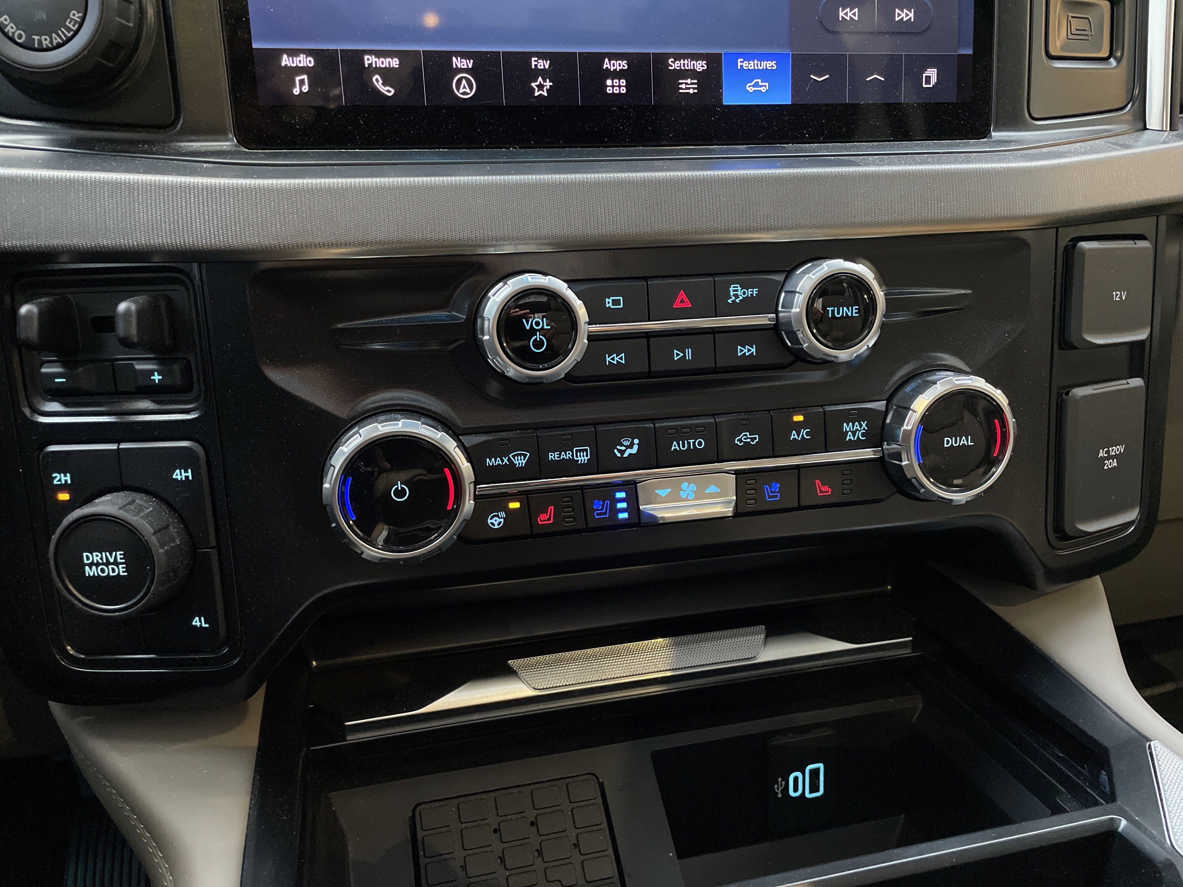 Used 2025 Ford F450 Platinum w/ Platinum Plus Package image 32