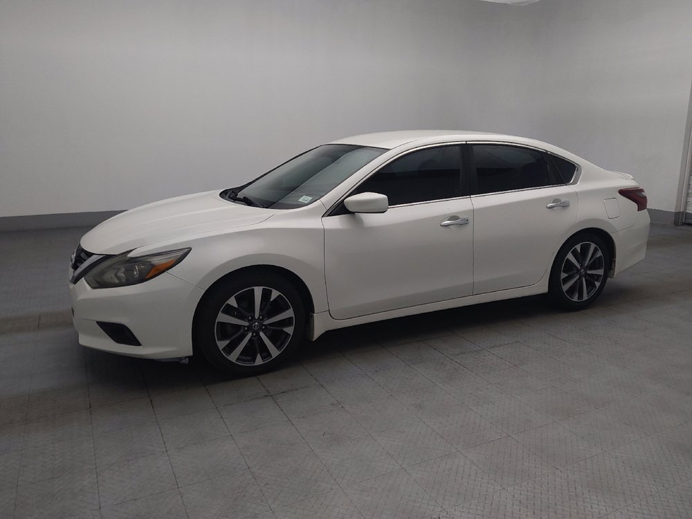 Used 2017 Nissan Altima 2.5 SR FWD image 2