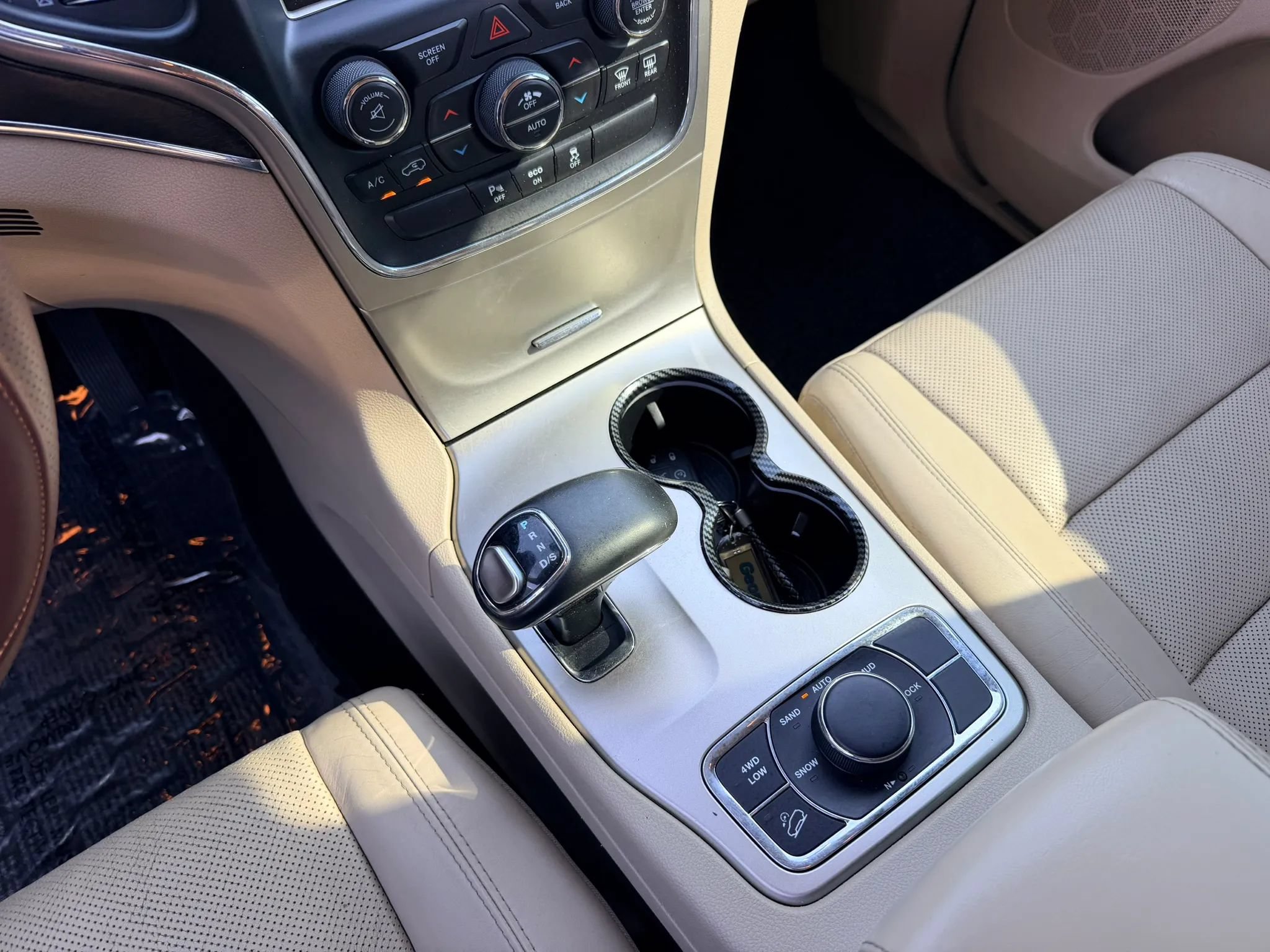 Used 2014 Jeep Grand Cherokee Limited w/ Luxury Group II AWD/4WD image 14