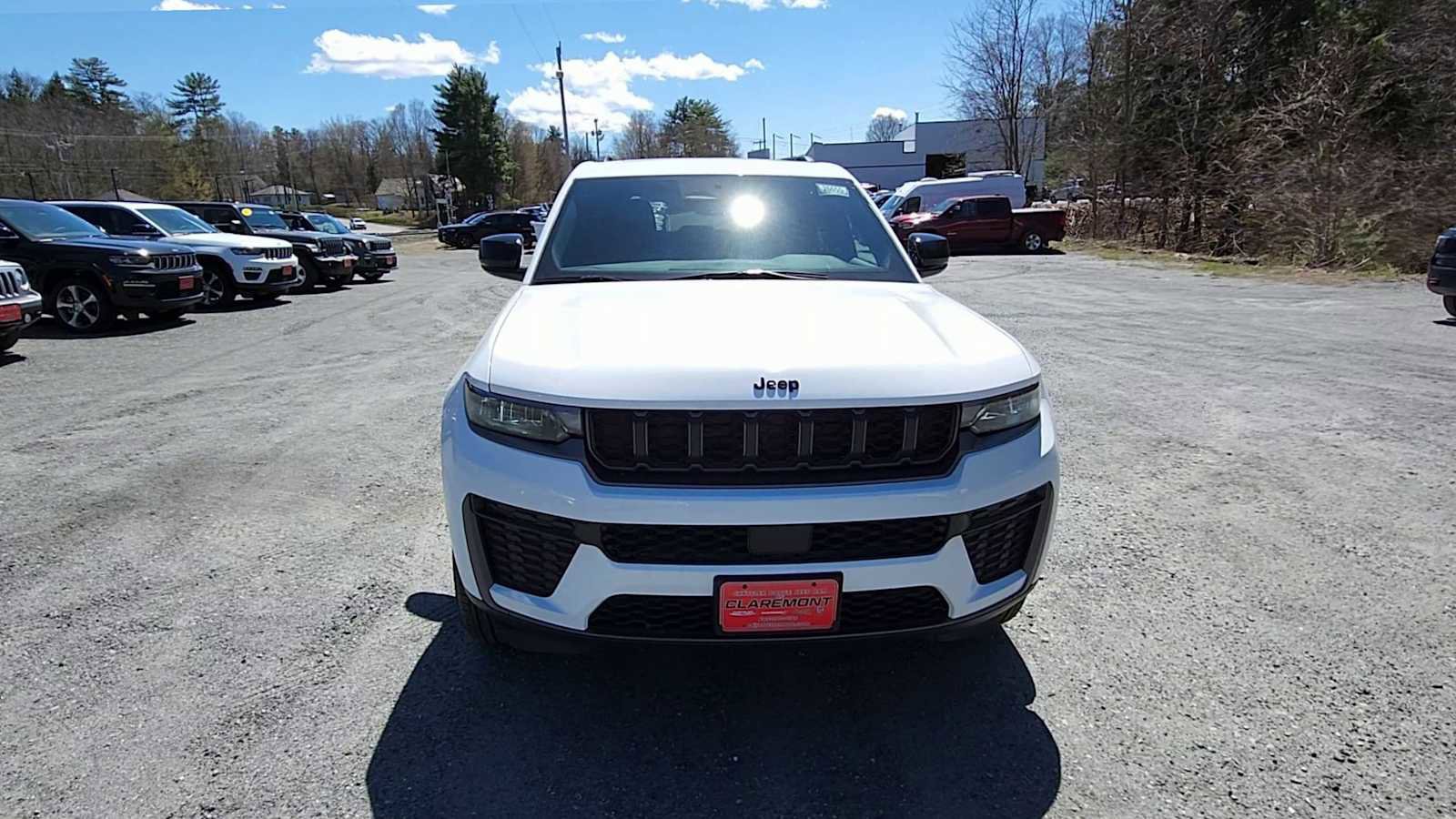 New 2026 Jeep Grand Cherokee Altitude AWD/4WD image 3