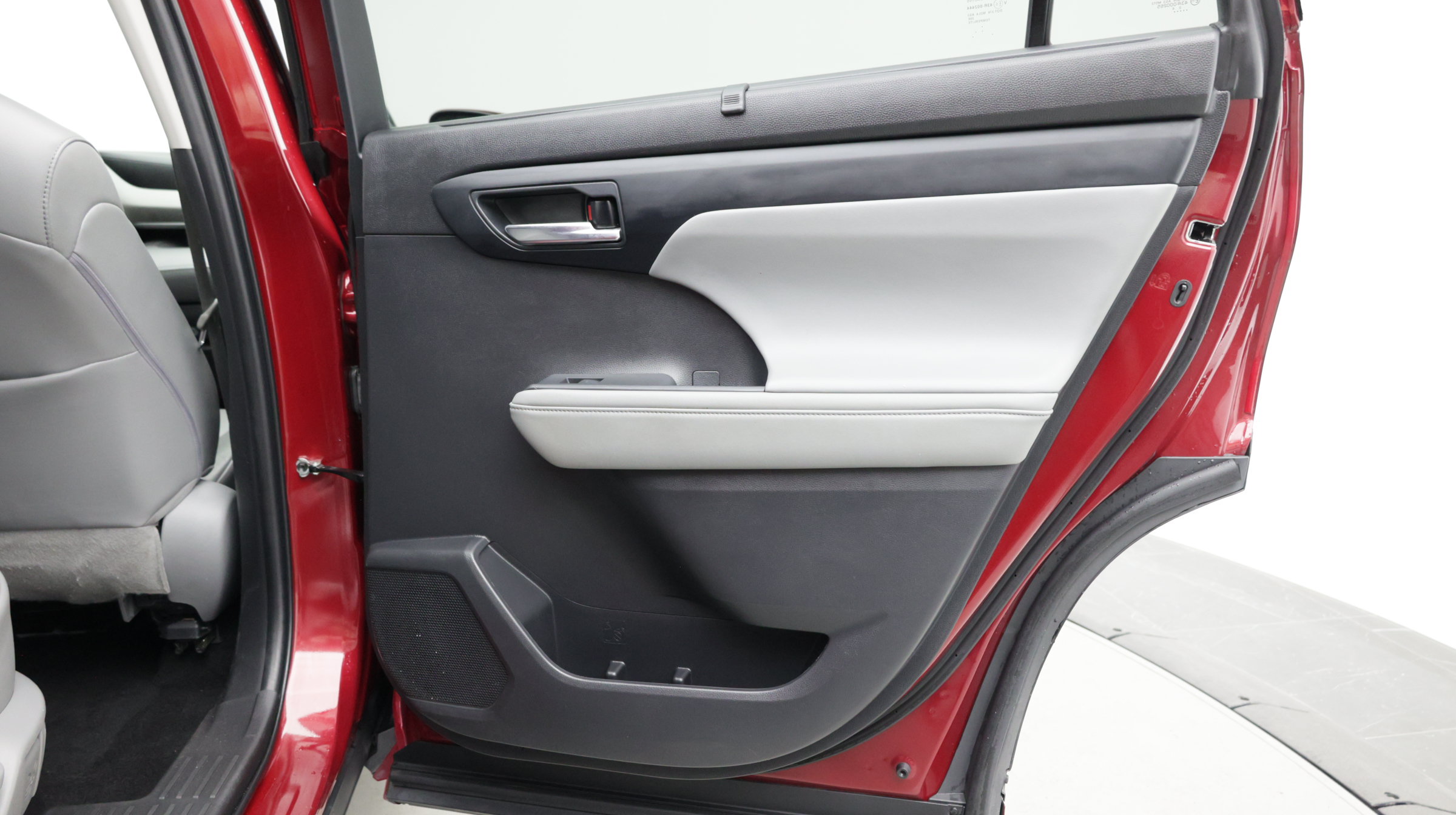 Used 2022 Toyota Highlander XLE FWD image 46