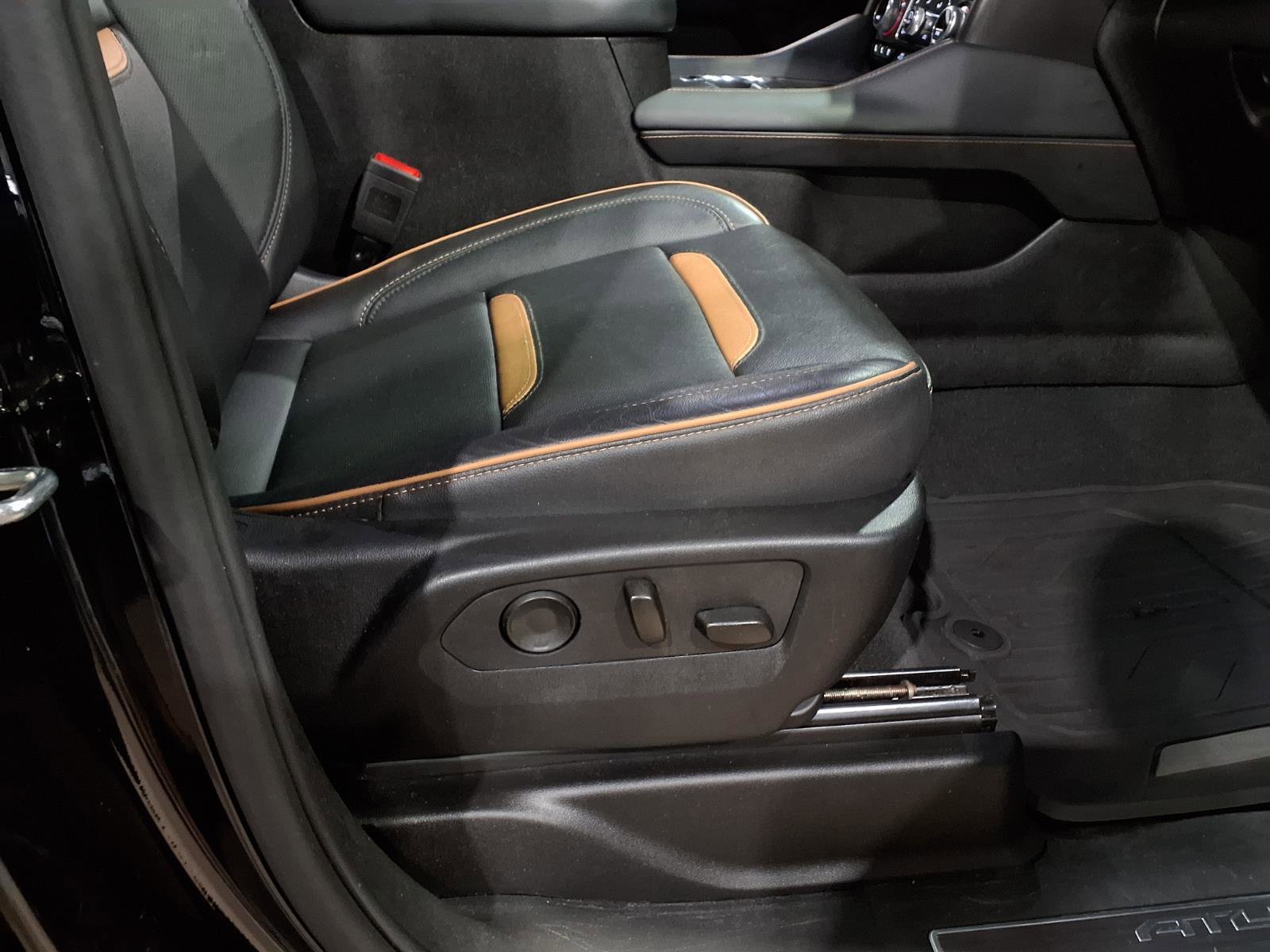 Used 2024 GMC Yukon AT4 AWD/4WD image 22