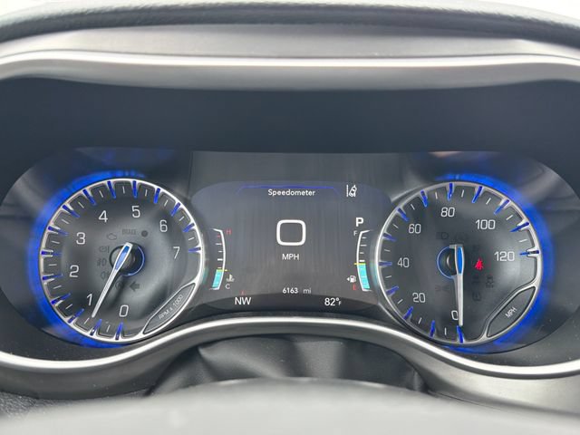 Used 2026 Chrysler Pacifica Select FWD image 30