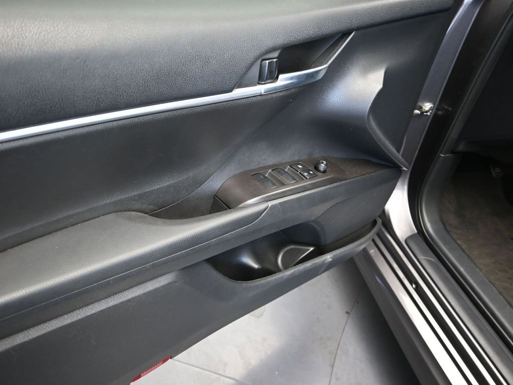 Used 2023 Toyota Camry SE image 30