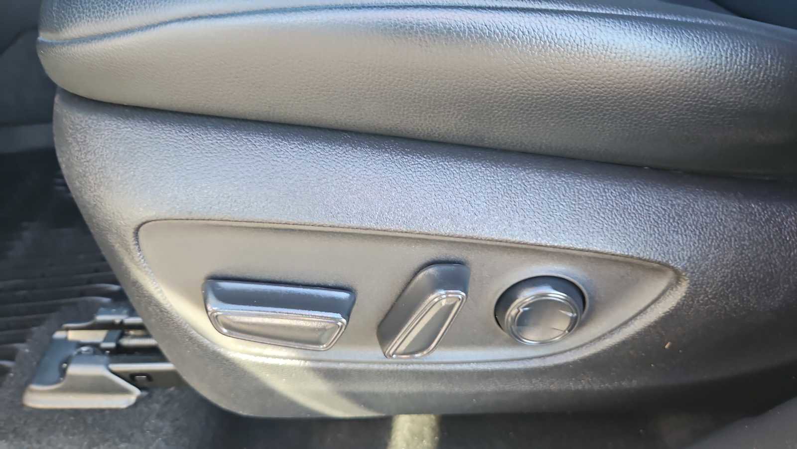 Used 2023 Toyota Highlander XLE image 14