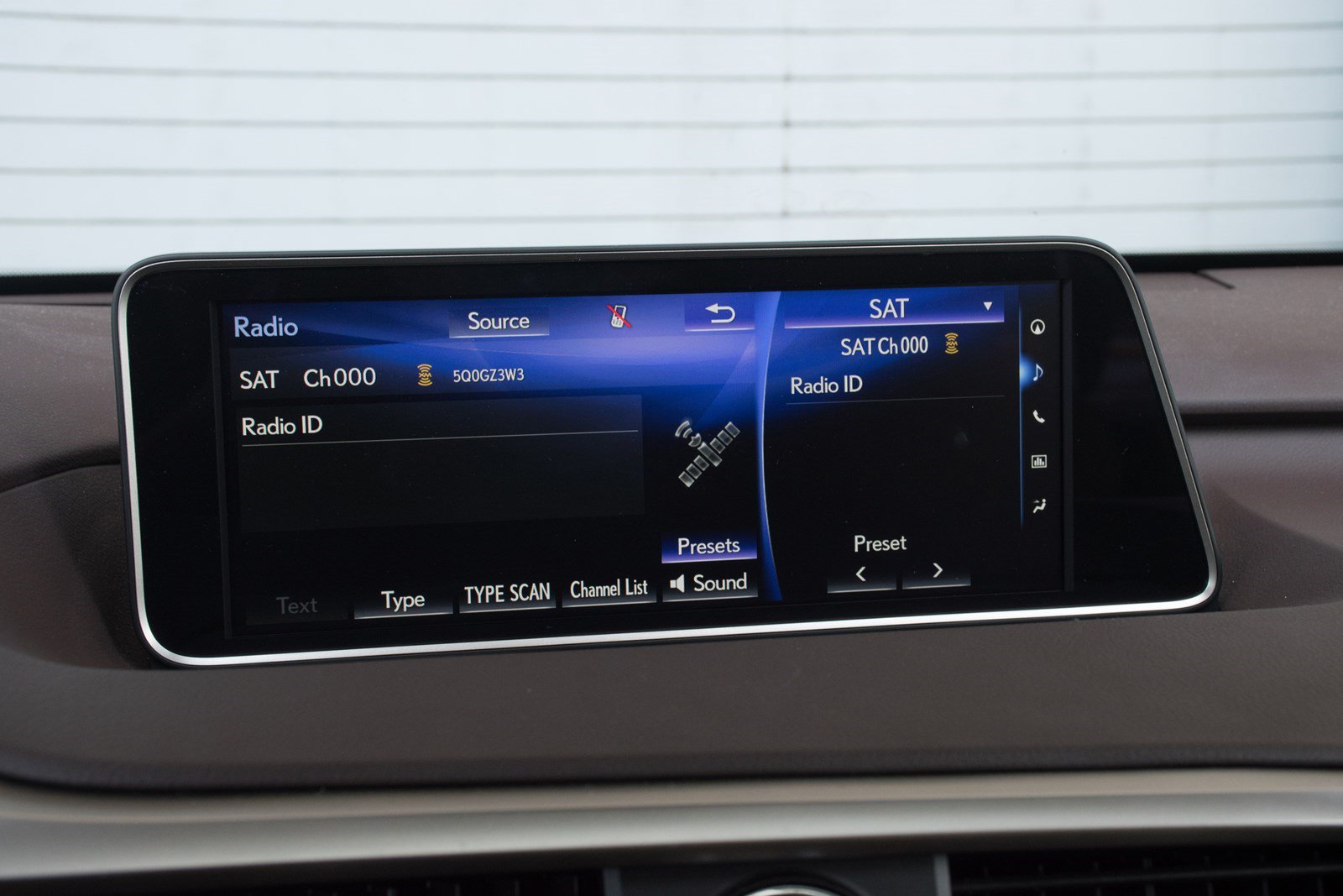 Used 2017 Lexus RX 350 FWD w/ Premium Package image 30