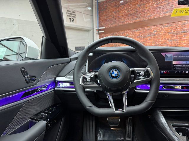 Used 2025 BMW i7 xDrive60 image 13