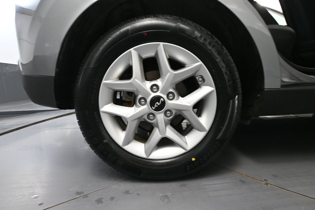 Used 2023 Kia Soul LX w/ LX Technology Package FWD image 11