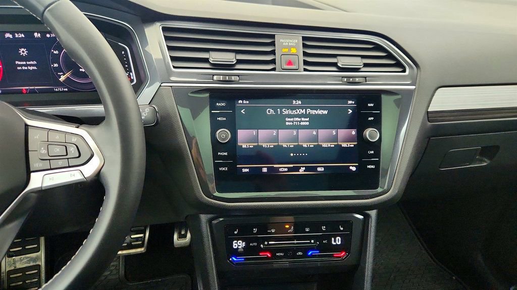 Used 2023 Volkswagen Tiguan SEL R-Line image 18