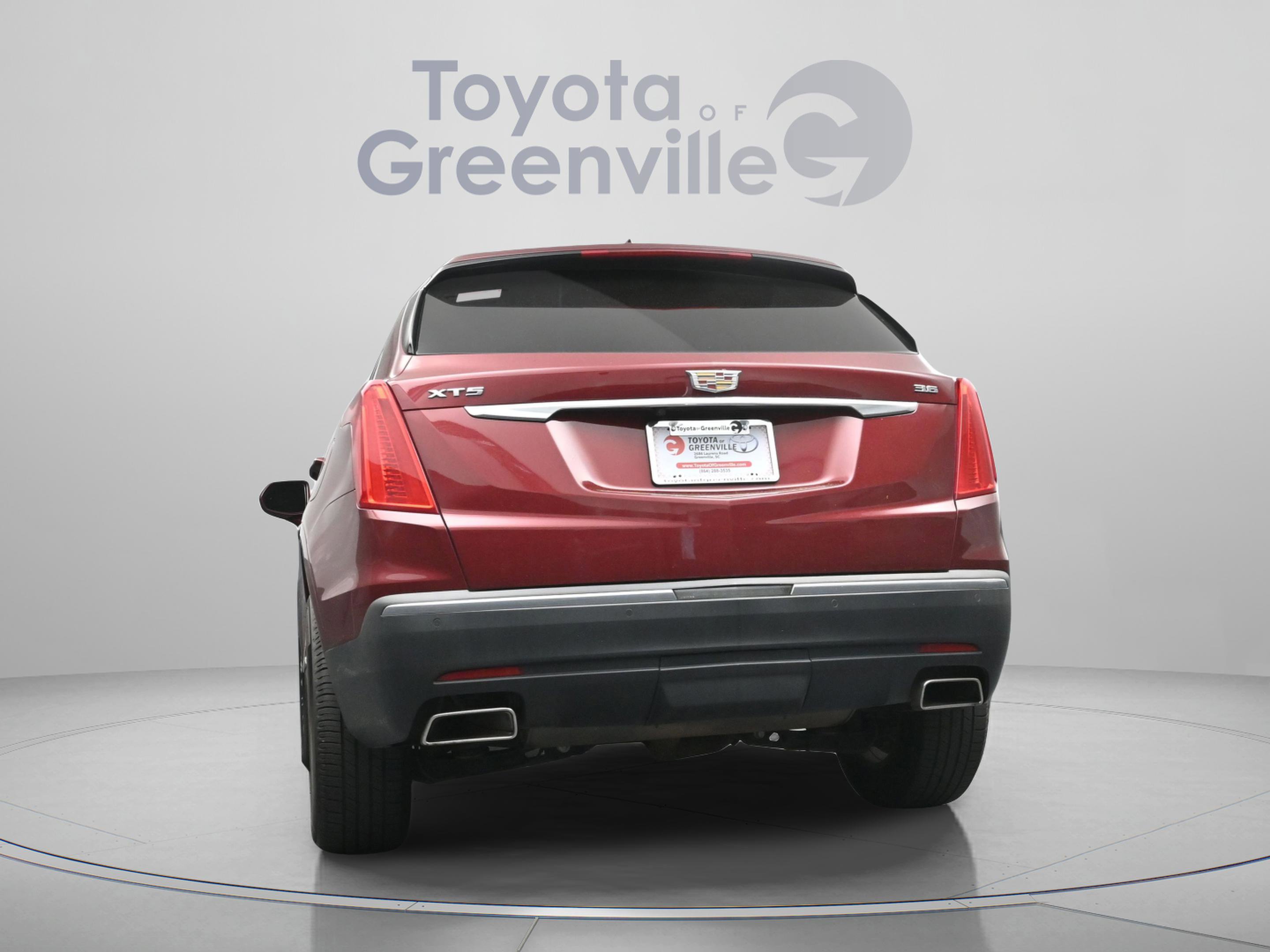 Used 2018 Cadillac XT5 Luxury w/ Driver Awareness Package FWD image 11