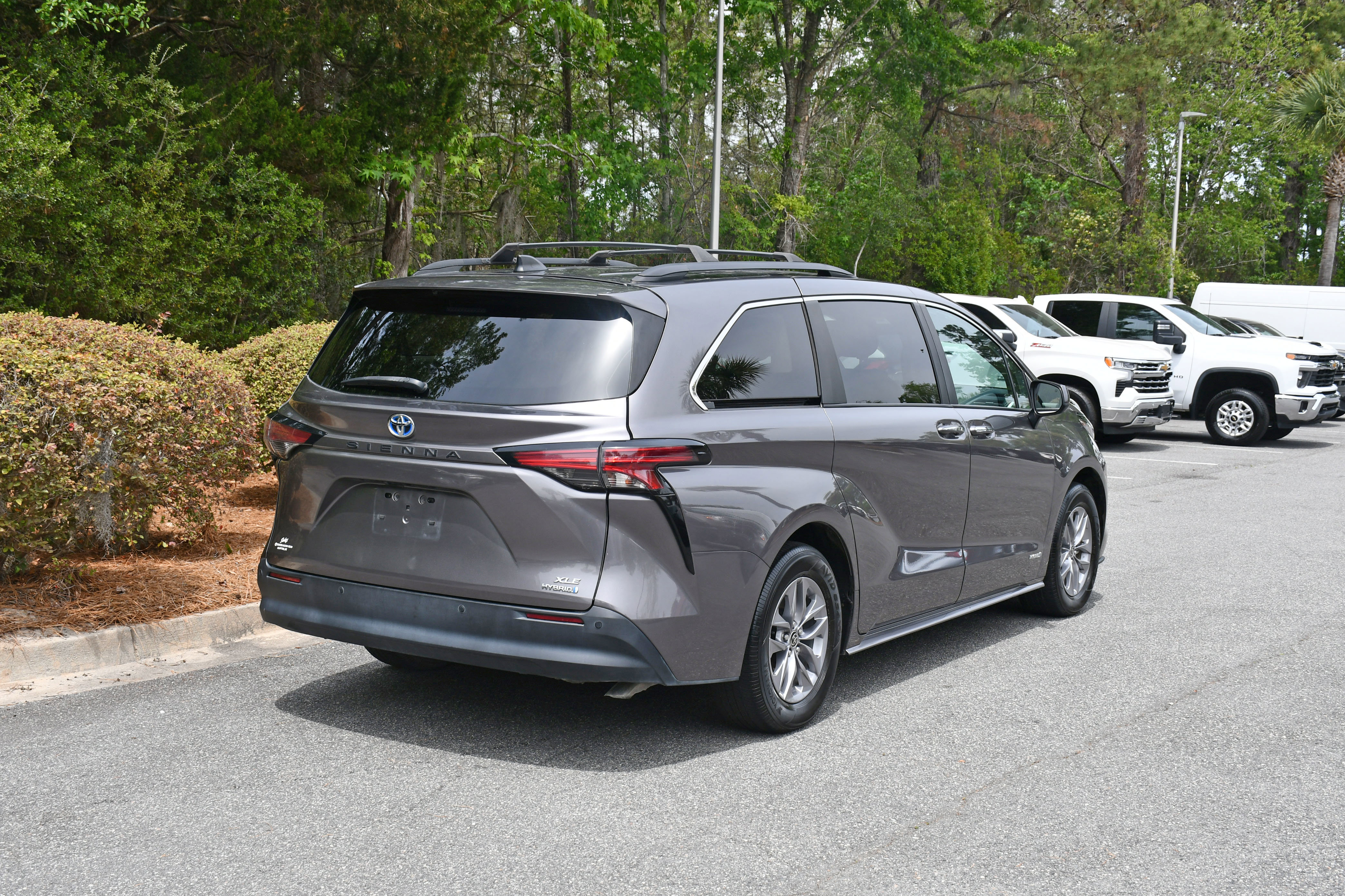 Used 2021 Toyota Sienna XLE FWD image 4