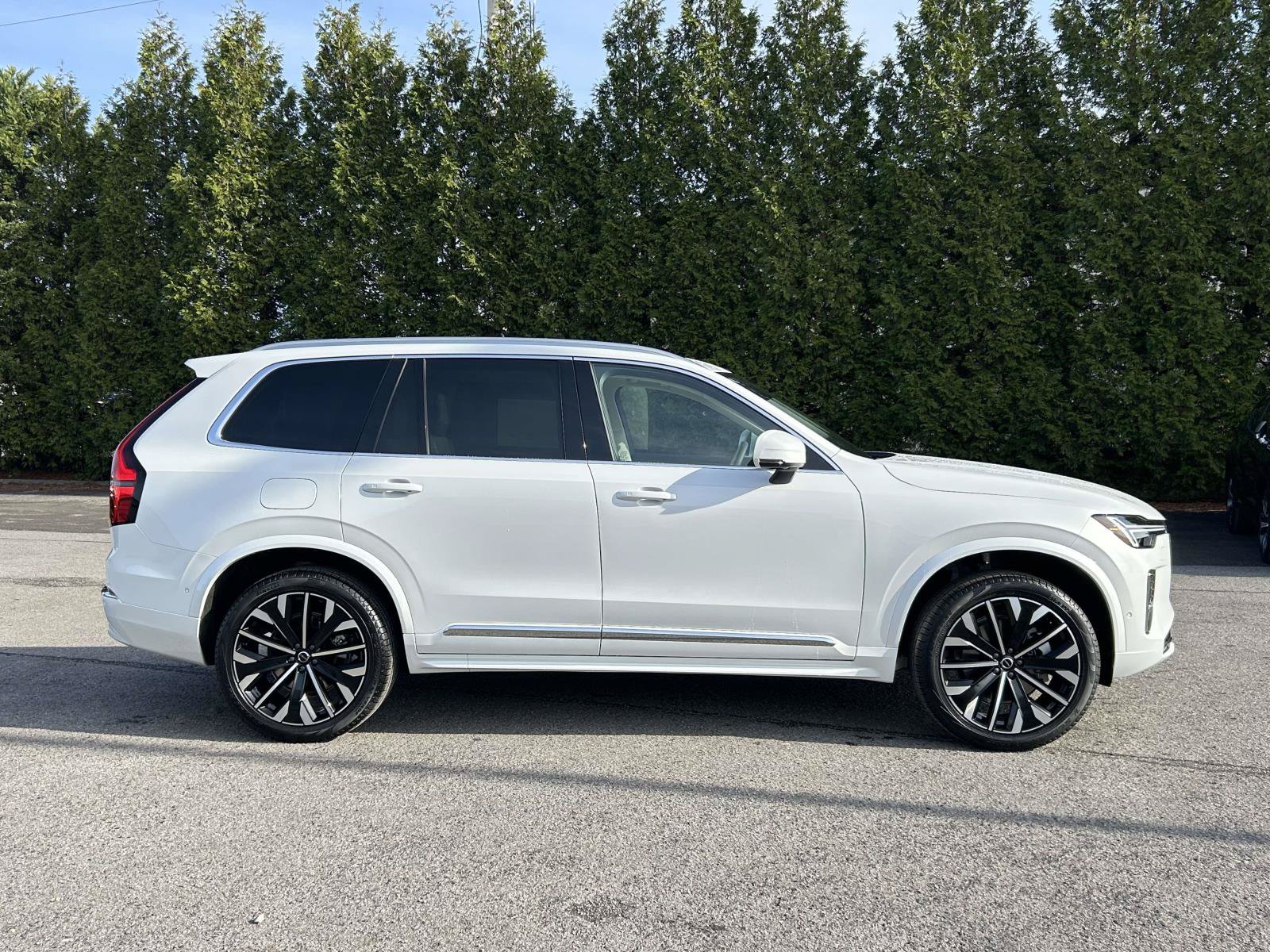 New 2026 Volvo XC90 B6 Ultra w/ Protection Package AWD/4WD image 2
